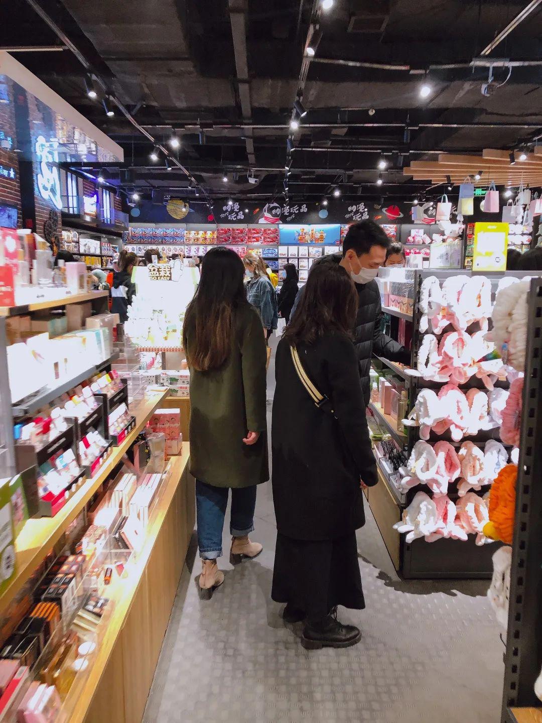 现在逛街安全吗实地探访商圈超市人流量这里人居然这么多