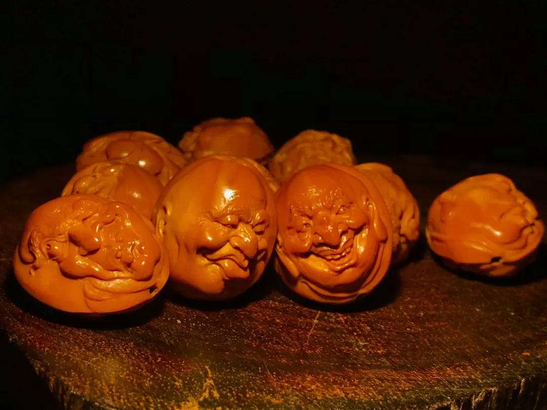 核雕,刻刀在盈寸之间游走,芥子之间存大千_雕刻