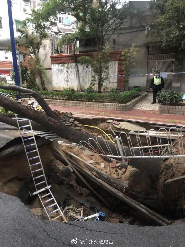 监理检测网又双叒叕突发广州市区一路面塌陷现直径两米多大坑