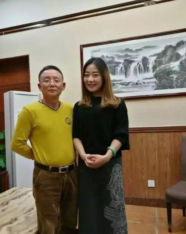 美女歌手——兴兰宗亲歌曲视频(海量图片,看看有没有你的身影)_邹兴兰