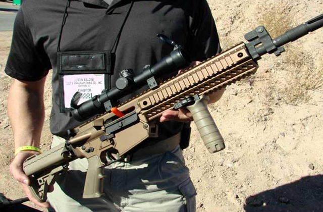 cm901模块化卡宾枪:该枪借鉴了ar步枪模块化的设计理念,整体看起来