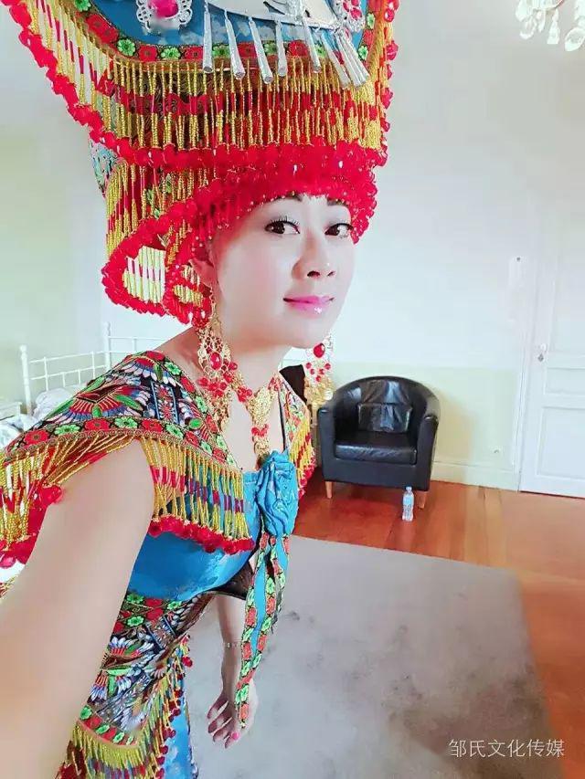 美女歌手——兴兰宗亲歌曲视频(海量图片,看看有没有你的身影)_邹兴兰