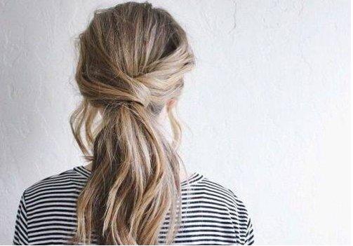 慵懒随意的低马尾百变时髦气质满分