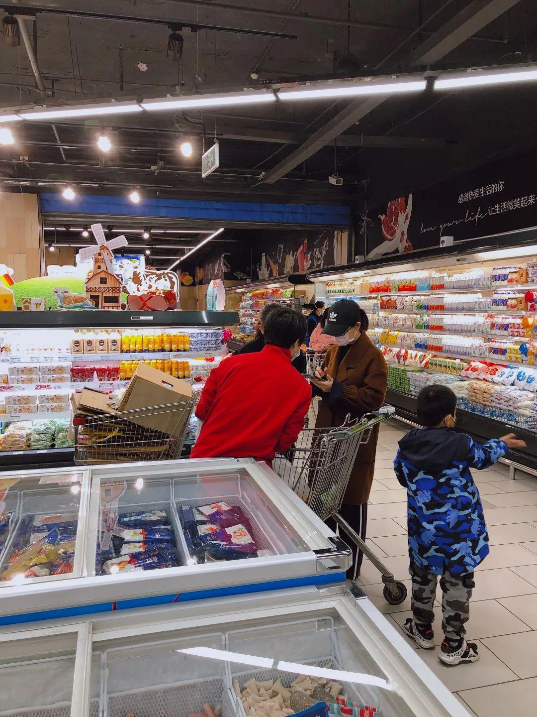 现在逛街安全吗实地探访商圈超市人流量这里人居然这么多