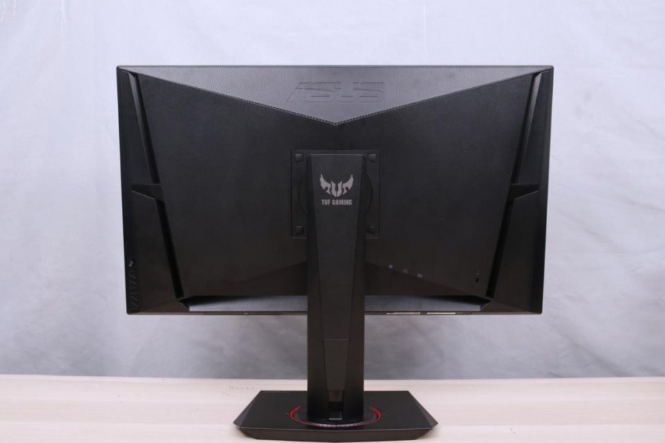 显示器自带辅助瞄准用华硕电竞特工vg27aqe吃鸡就是简单