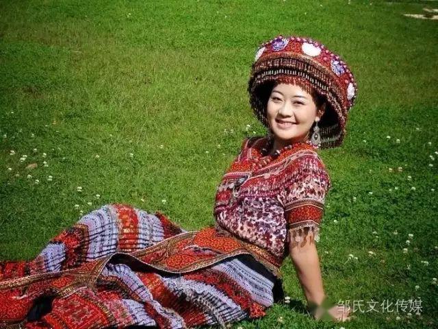 美女歌手——兴兰宗亲歌曲视频(海量图片,看看有没有你的身影)_邹兴兰