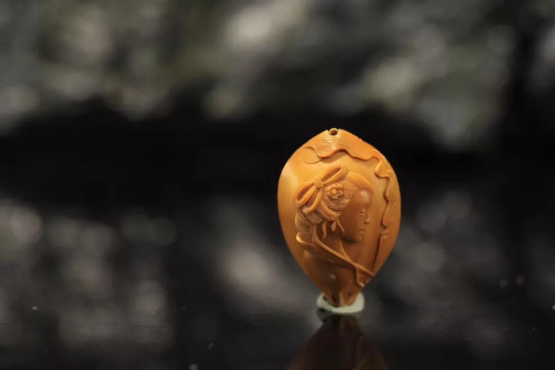 核雕,刻刀在盈寸之间游走,芥子之间存大千_雕刻