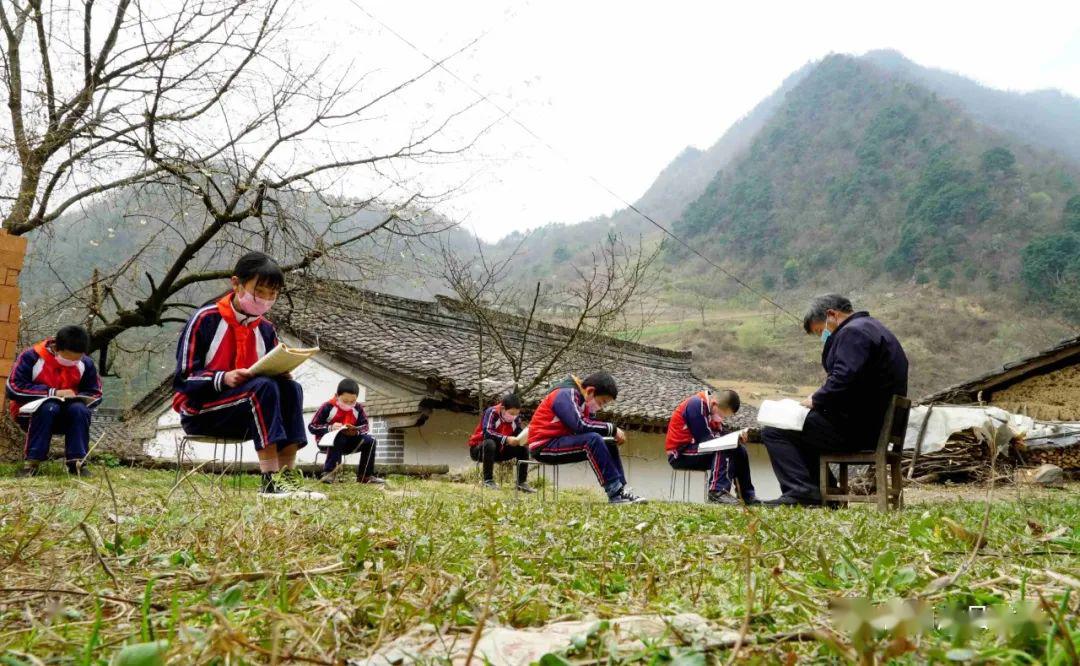 刘廷贵五旬教师圆了山区孩子宅家学习梦