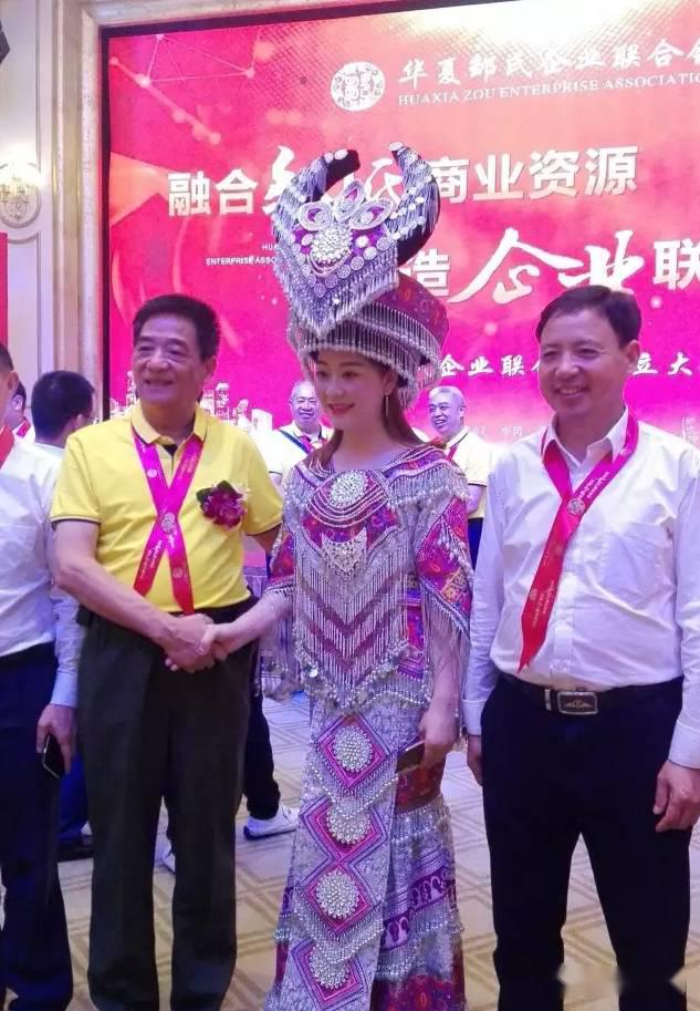 美女歌手——兴兰宗亲歌曲视频(海量图片,看看有没有你的身影)_邹兴兰