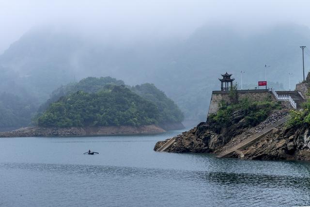 它位於湖北宜昌長陽土家族自治縣,全省四大甲級旅遊風景區之一