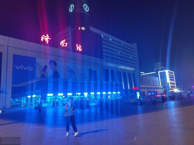济南火车站北广场图片