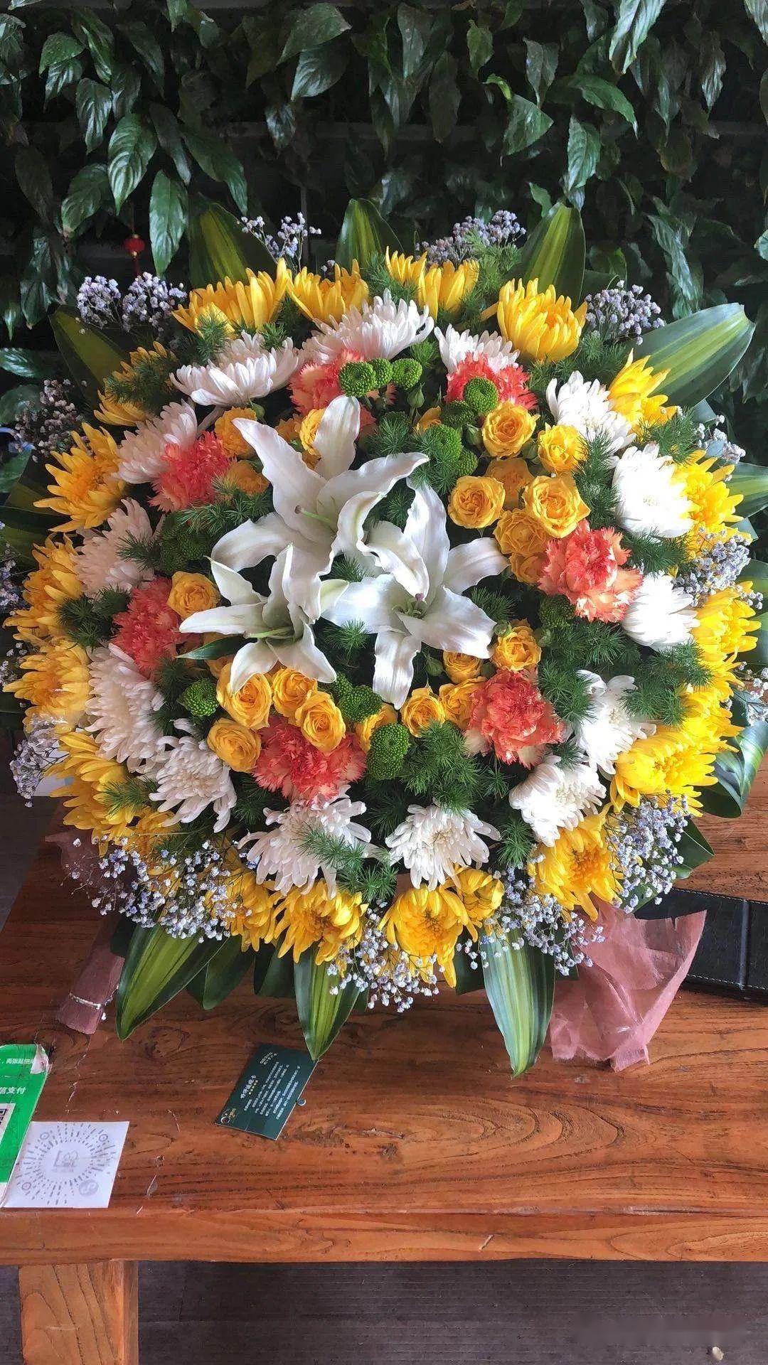 清明时节让我们为故人献上一束鲜花,送去一份思念,愿故人在天堂安好