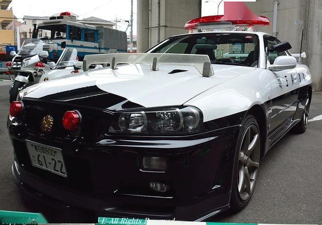 除此之外,埼玉县警察在2000年使用县财政预算,先后引入过5台黑白警车