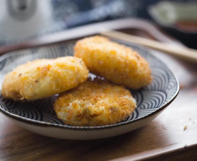 日本超人气小吃可乐饼咬一口直掉渣酥到骨子里