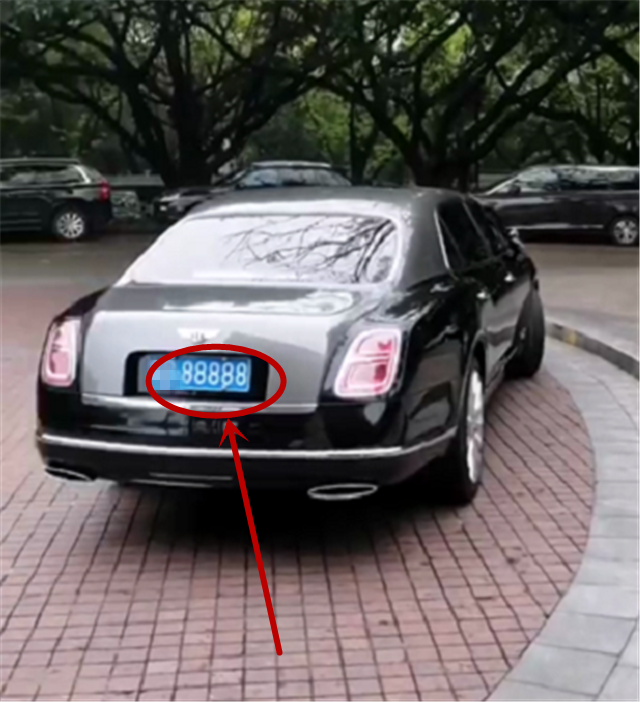 广东网红宾利全车双拼色车牌88888车主是金利来公司董事长