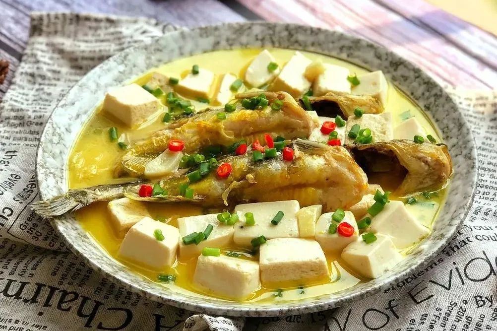 昂刺鱼豆腐汤昂刺鱼豆腐汤,鲜香的鱼肉,浓郁的鱼汤,香滑的豆腐,一碗热