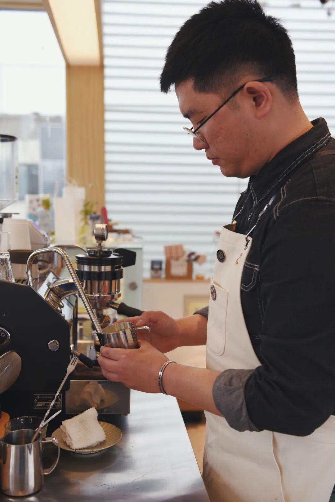 终于天晴了杭州新开一家360露台咖啡厅国际品鉴师坐镇网红荷包蛋春日