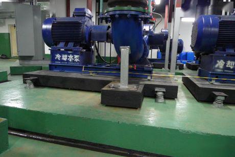 2质量通病:橡胶减震垫安装不当,丧失减震功能.正确做法:7.