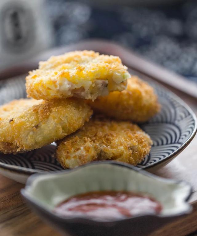 日本超人气小吃可乐饼咬一口直掉渣酥到骨子里