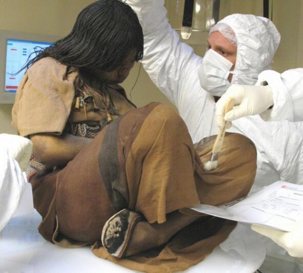 国外发现一具冰冻女尸距今已500多年x光照射后令人惊叹不已