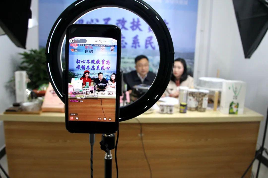 县委书记直播带货,买它!买它!买它!_秭归县