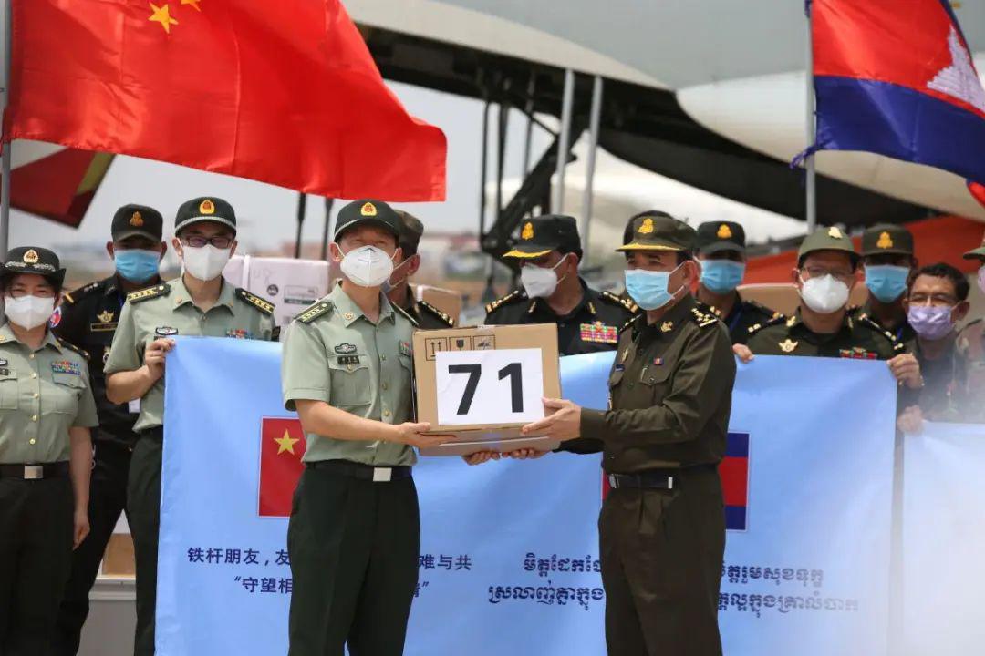 今日中国人民解放军援助柬埔寨的2吨抗疫物资抵达金边
