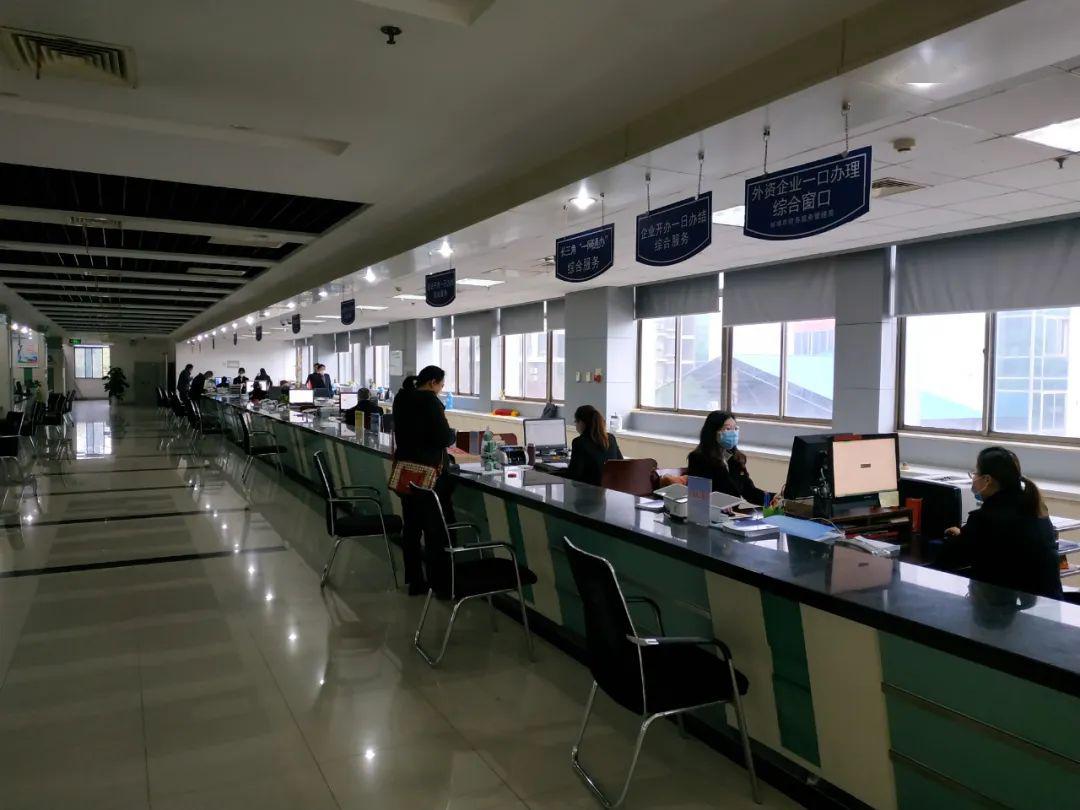 市效能办明察暗访4家政务服务窗口单位_大厅