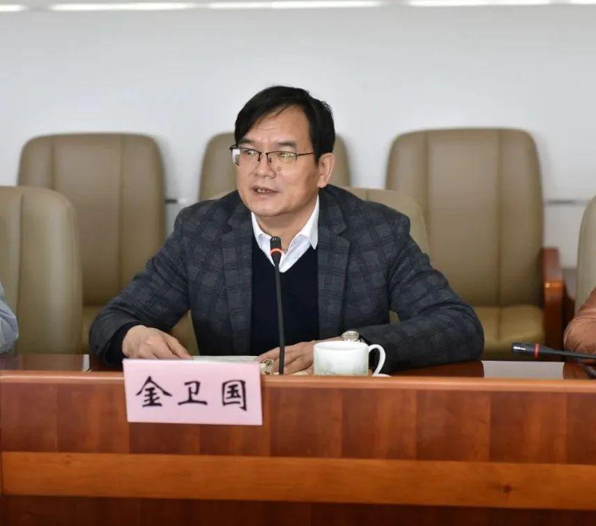 镇主要领导作表态性发言镇党委书记金卫国,镇党委副书记,镇长陈腾澜