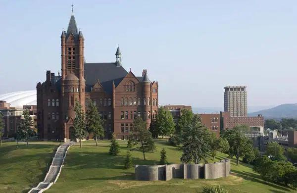 01 学校介绍本人yu小予,uic15年pra的毕业生, 曾就读于syracuse