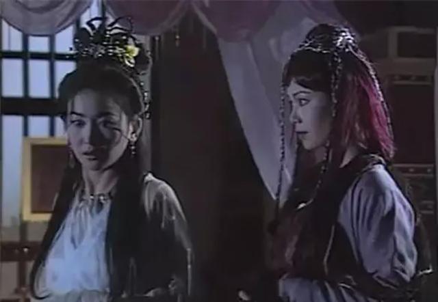 2001年温碧霞版《封神榜》中,冯晓文饰演九尾狐,苏妲己的姐姐.