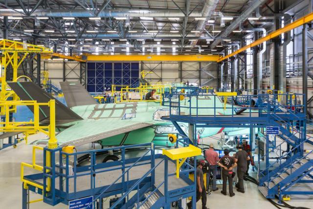 生产能力比歼20强多少美军f35生产线太震撼密密麻麻望不到边