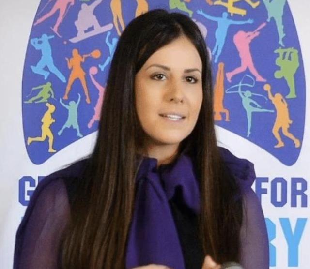 原创本以为塞尔维亚总统年轻时够帅了看到他妻子照片无法淡定了