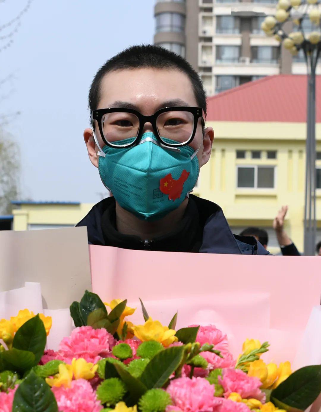 支援湖北抗疫英雄全部平安返廊向你们致敬