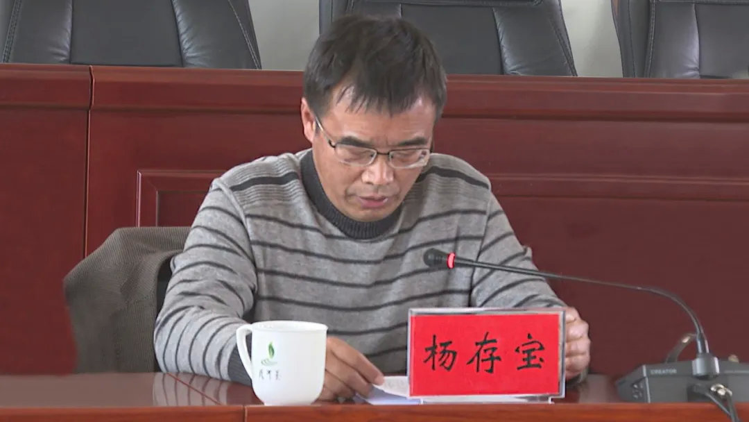 学习活动中,市级领导茶春桥,杨艳龙,黄佳斌,杨存宝分别围绕主题作专题