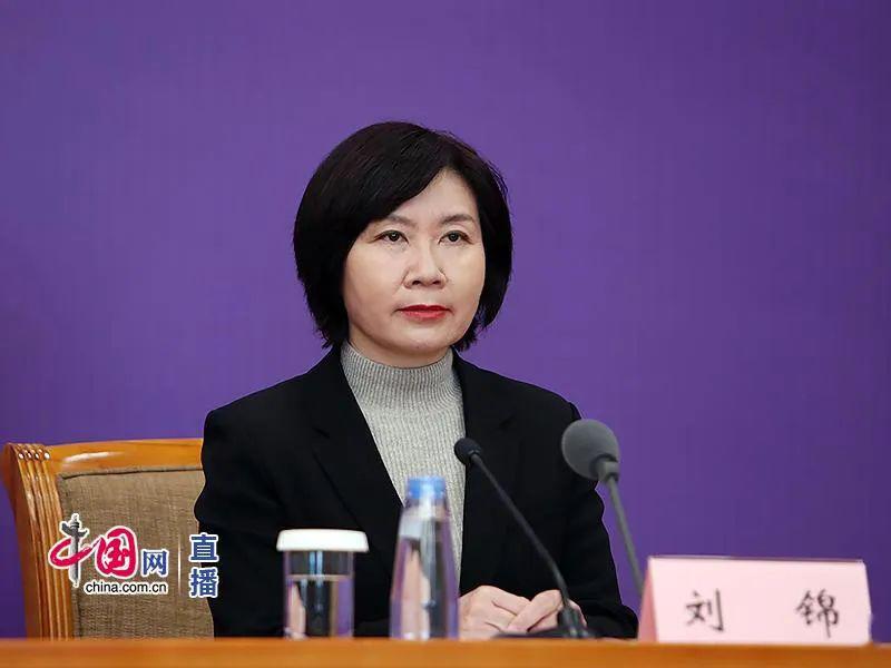 国务院联防联控机制就低风险地区开学复课情况举行发布会