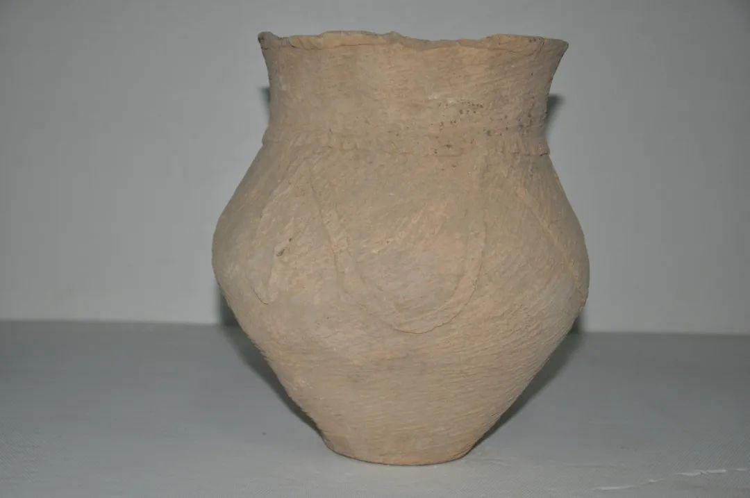 【景博精品】齐家文化敞口附加堆纹夹砂红陶罐