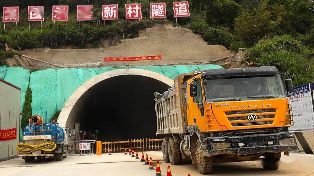 一工区大溪互通路基施工路基二工区梁场段路基开挖在新村隧道施工现场