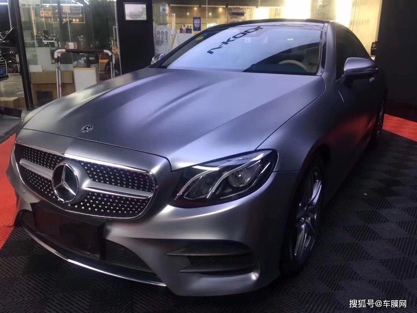 奔驰e200电光钛银灰贴膜改色效果图