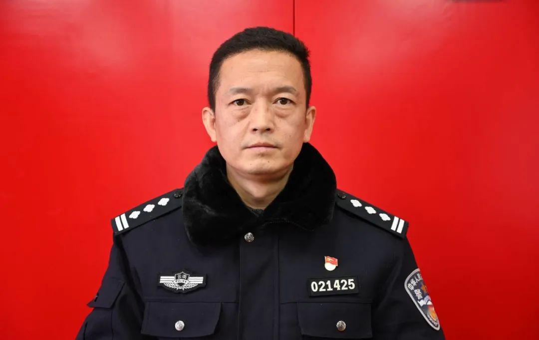 乌蒙铁军模范机关110绘出警民同心圆昭通市公安局机关第一党支部服务