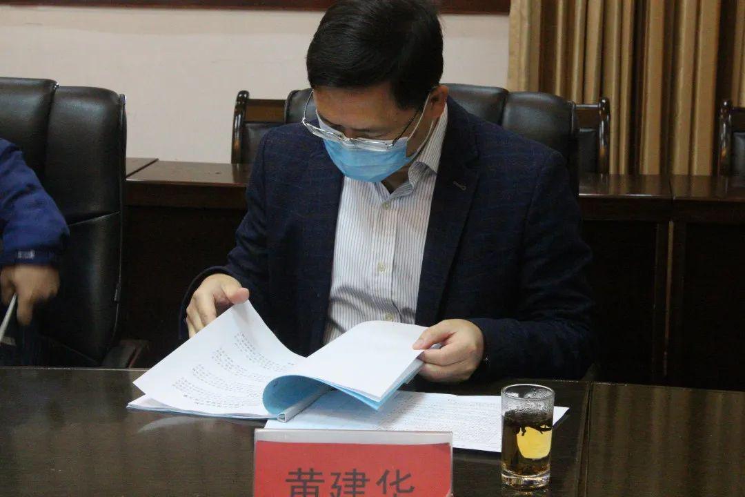 4月1日上午,由县教体局党委委员,副局长黄建华为组长,县教体局,疾控