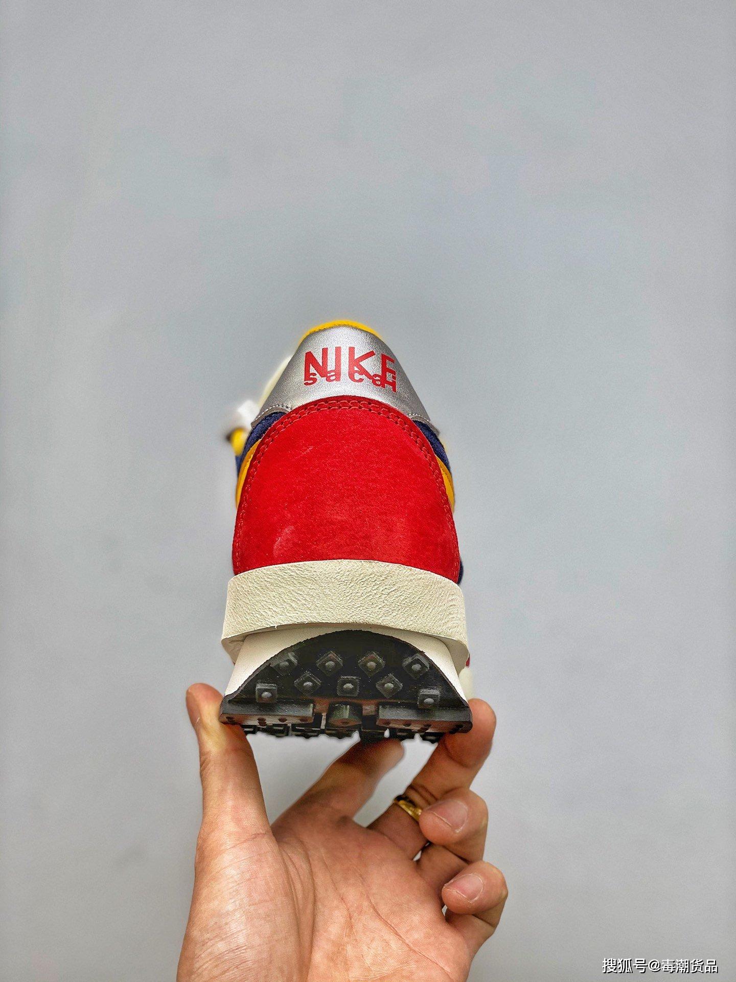 日式解构美学sacai联名耐克,重叠设计前卫华夫变形休闲慢跑鞋!