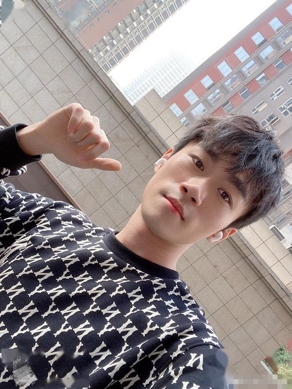 难言小抠脚再起冲突连不求人也加入混战网友这次有好戏看了