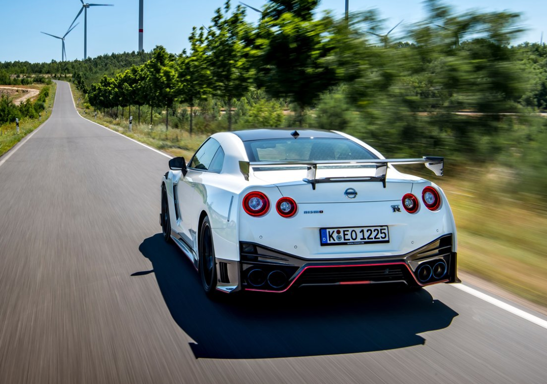 gtr r35不光是超跑杀手,更振兴了身陷泥潭的日产?