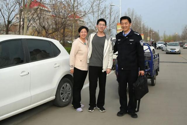 上板城监狱干警完成执勤任务胜利凯旋冀中监狱欢迎执勤干警凯旋石家庄