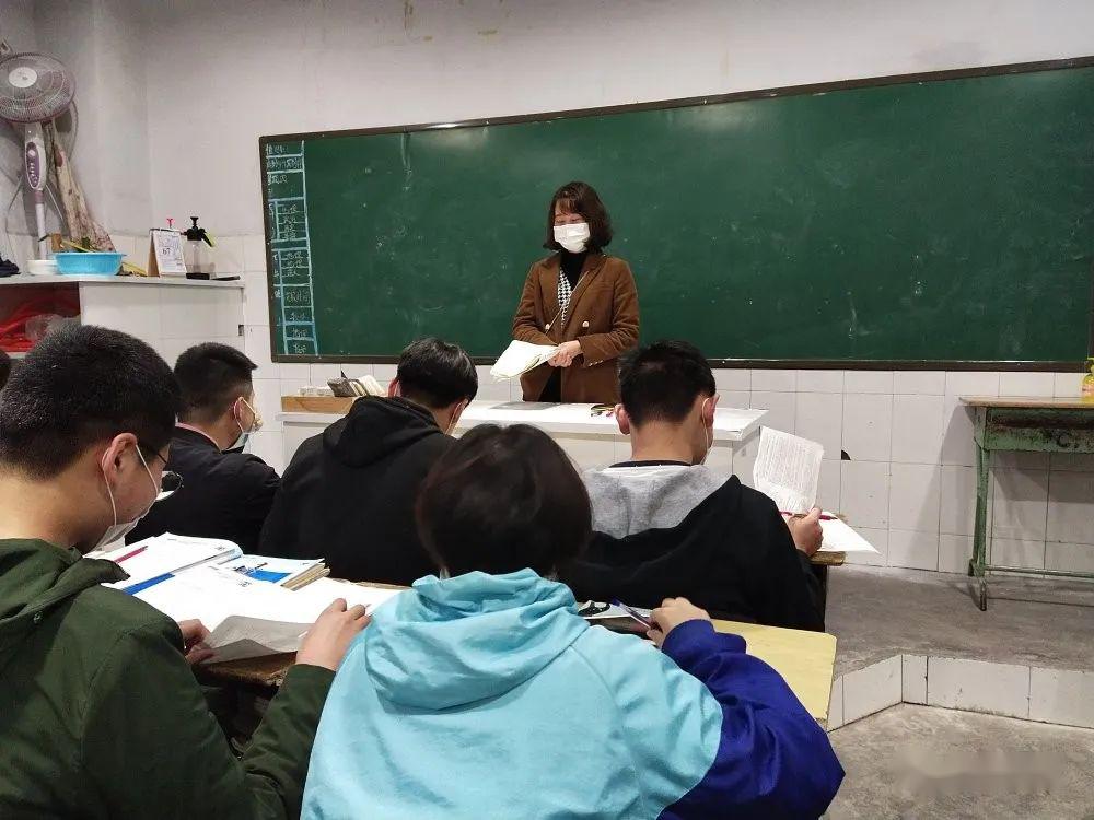 伏虎中学开学第一天