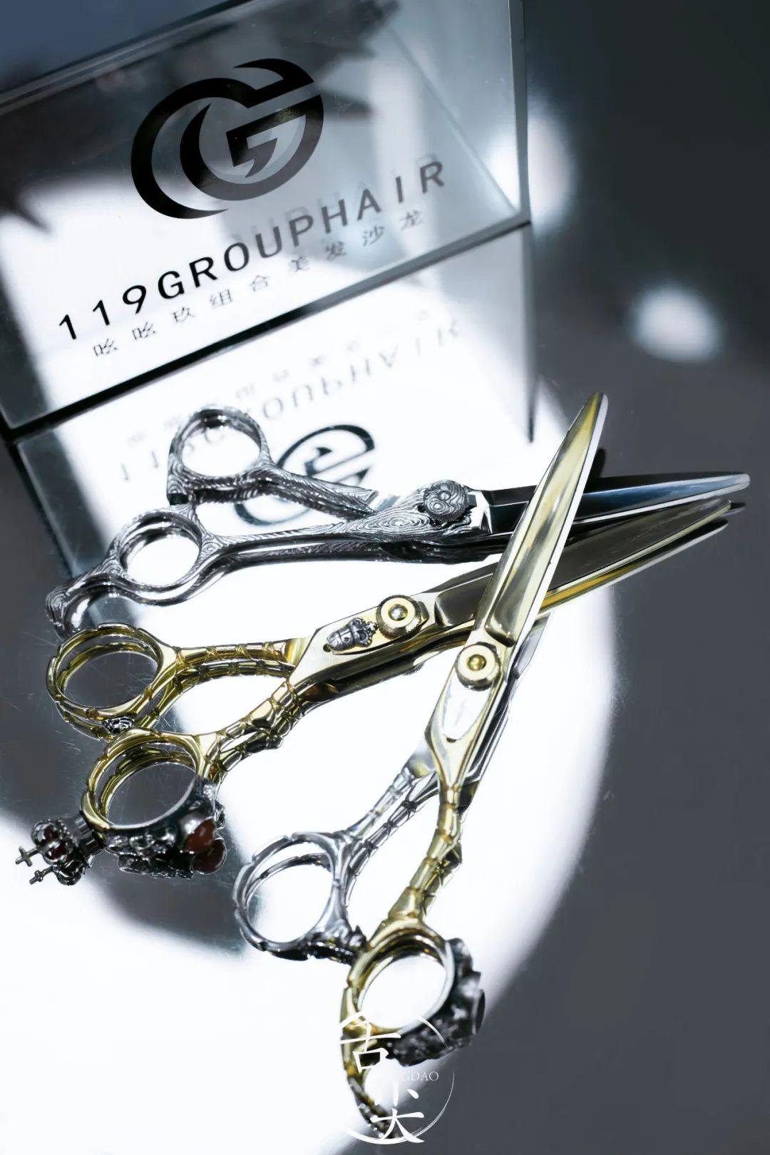 连美发梳也是国外大牌光是剪刀就花费几万块简直让人惊掉下巴