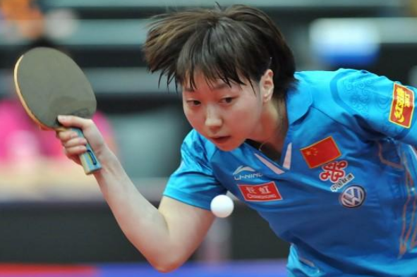 范瑛有些显胖,妈妈有些担心,所以将她送到了八叉巷小学(传统乒乓学习)