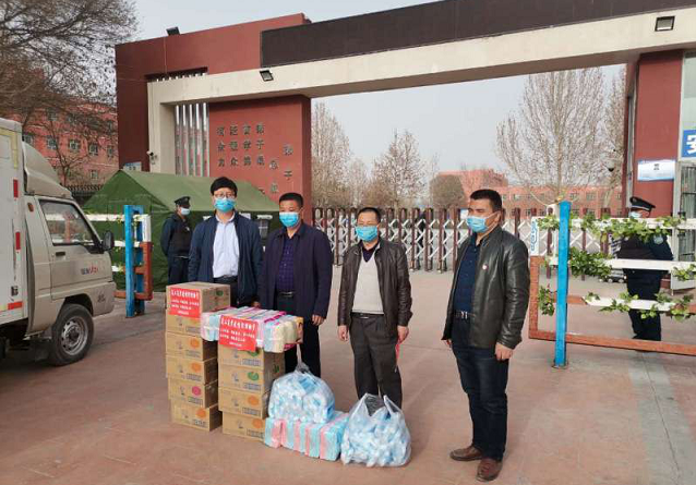 拜城县总工会情系师生捐赠防疫物资,助力学校复学复课