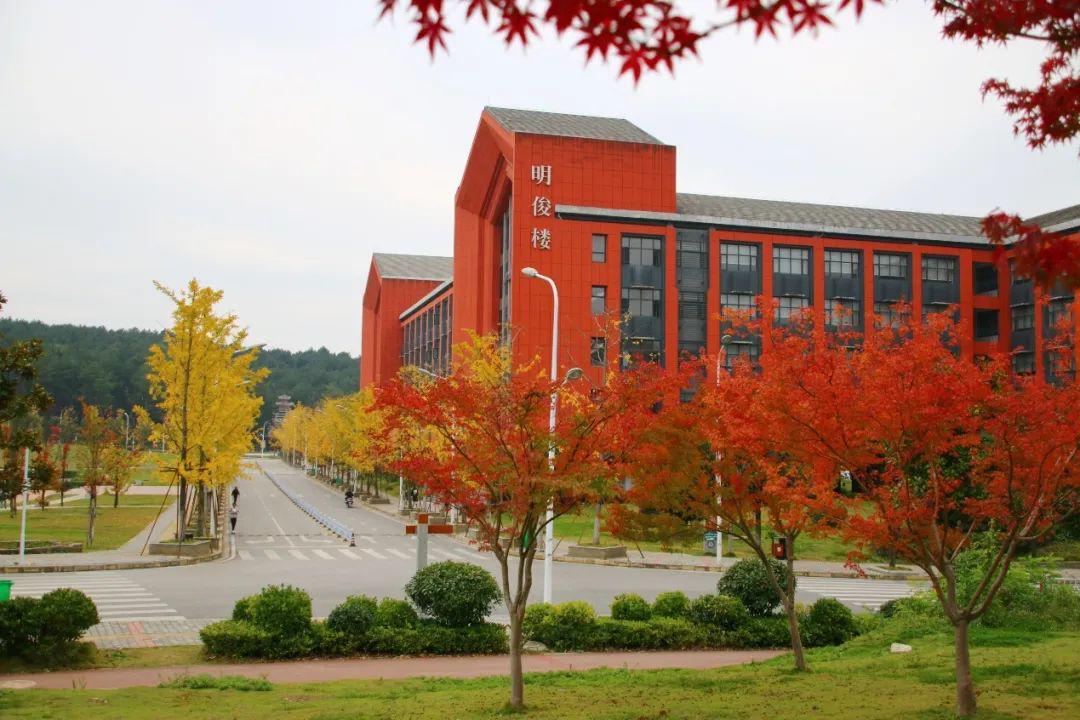 贵州大学照片正面图图片