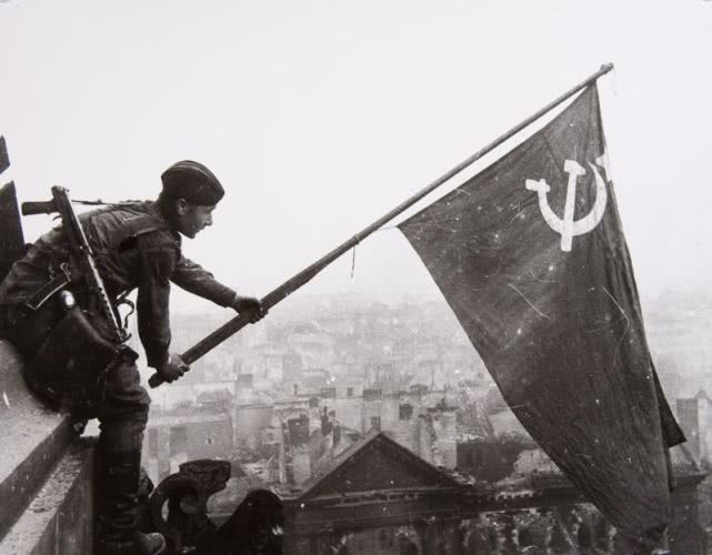 苏联解体降旗图片